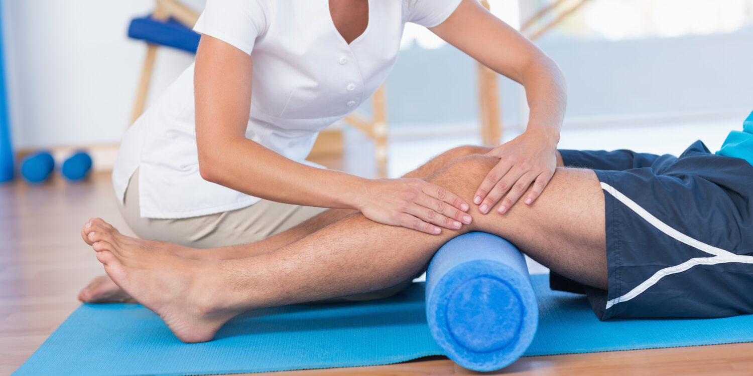 trainer-working-with-man-exercise-mat (1) trainer-working-with-man-exercise-mat (1)